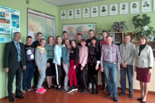 У географічному кабінеті школи с. Остап'є